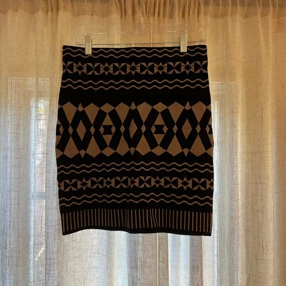 Krimson Klover Black and Tan Patterned Knit Skirt - Picture 3 of 5